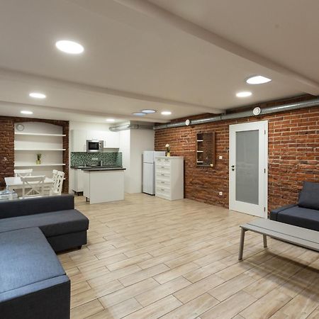 Spacious Apartment In Quiet Courtyard Near Charles Bridge Prague Extérieur photo