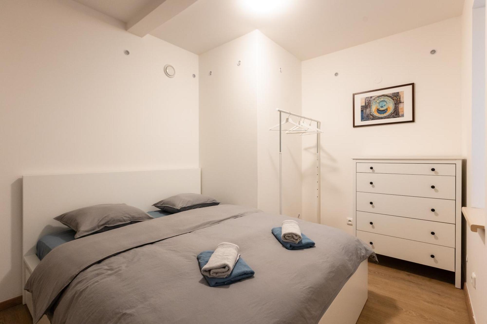 Spacious Apartment In Quiet Courtyard Near Charles Bridge Prague Extérieur photo